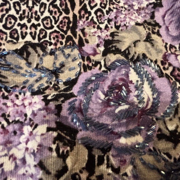 Bellissima V-neck Knit Shirt - Picture 3 of 5